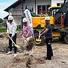 Erster Spatenstich für den Um- und Neubau des Firmensitzes in Hüfingen (von links): Patrick Merkt, Geschäftsführer Liebert, Thomas ...