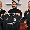 Neuer Trainer: Michael Hagmann (Mitte) ist ab sofort Trainer des SV 08 Laufenburg und damit Nachfolger von Alaa Eldin Atalla. Begrüßt ...