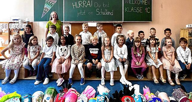 Klasse 1c: Die 23 Schüler mit ihrer Lehrerin Isabel Kitzmann.