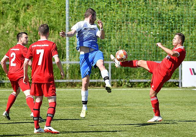 Bild 8: FC RW Weilheim rettet sich dank eines 11:2-Sieges gegen die Spvgg. Brennet-Öflingen &ndash; und wir haben Bilder!