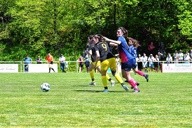 Bild 12: Die Damen des FC Wolterdingen holen den Bezirkspokal. Die Bildergalerie vom Finale gibt es hier.