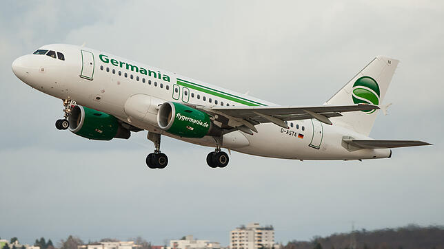 Ein Airbus A319 von Germania hebt vom Flughafen Stuttgart ab.