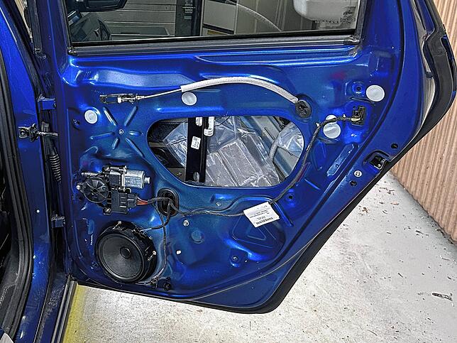 Die Autotür mit dem versteckten Drogen.