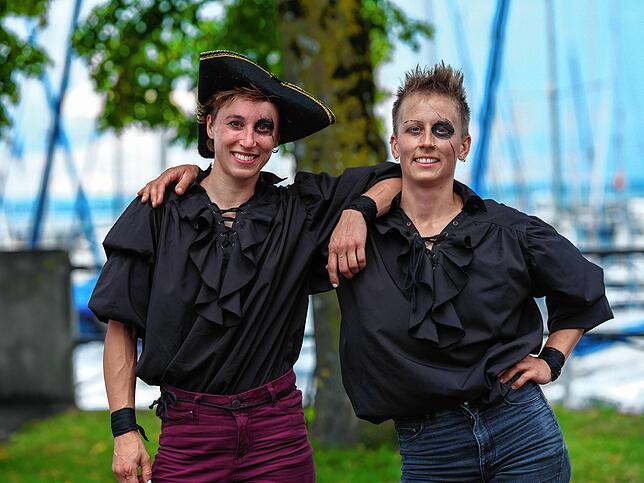 Xilian Jüres und Flo Straß (von li.) vermitteln auch bei Kindertheater politische Botschaften.