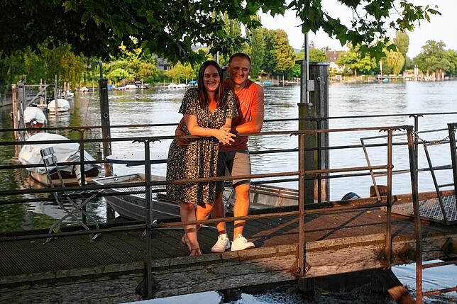 Pia und Andi von Ow schätzen den Rhein bei Büsingen.