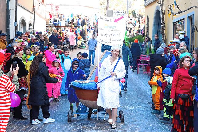 Bild 19: Meersburger Fasnacht: Die schönsten Bilder vom Kärrelerennen 2025