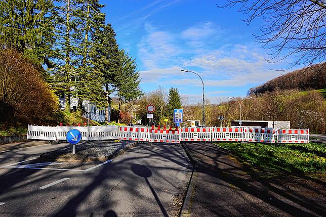 Absperrung am Inzlinger Zoll auf deutscher Seite.