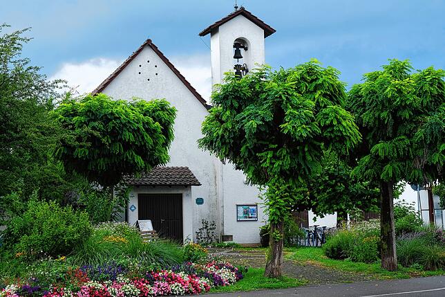 Die evangelische Kirche stammt aus dem Jahr 1956.