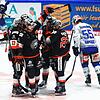 Jubelnde Frankfurter, hängende Köpfe bei den Wild Wings (rechts John Ramage). Das Spiel zum Jahresausklang hatten sich die Schwenninger ...