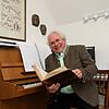 Hat drei Jahre lang an einem 55-minütigen sinfonischen Werk rund um die Lieder von Willi Hermann (1907-1977) komponiert und weiß nun ...