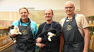 Stehen für die umfangreiche Arbeit beim Kaninchenzuchtverein C1 (von links): Vorsitzender Gerd Wimmer, zweiter Vorsitzender Andreas Hirt ...
