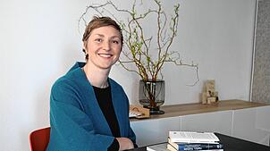 Sandra Anspach ist Diplom-Ingenieurin für Innenarchitektur und arbeitet zudem als Raum- und Ordnungscoach. Hier ist sie in ihrem kleinen ...
