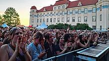 Nach einem Jahr Pause soll in diesem Sommer wieder beim Schlossgarten Open Air gefeiert werden. Das Foto stammt aus dem Jahr 2023.