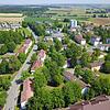 Zum Jahresende sollen die ersten Gebäude im Konversionsareal abgerissen werden. Betroffen sind die Häuser rechts im begrünten Bereich ...