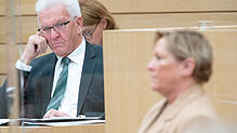 Wahlkampf in der Corona-Krise? Ministerpräsident Winfried Kretschmann (Grüne) und CDU-Spitzenkandidatin und Kultusministerin Susanne ...