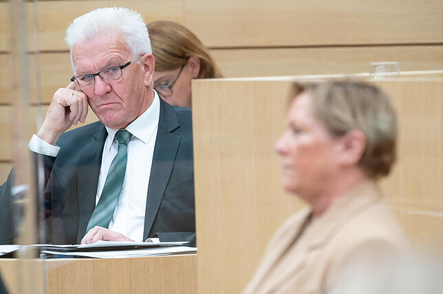 Wahlkampf in der Corona-Krise? Ministerpräsident Winfried Kretschmann (Grüne) und CDU-Spitzenkandidatin und Kultusministerin Susanne ...