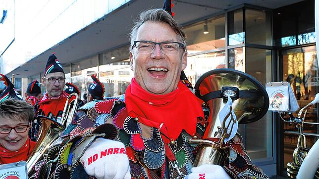 Bild 24: Konstanzer Fasnacht: Blätzlebuebe feiern den Auftakt 2023 auf dem Augustinerplatz