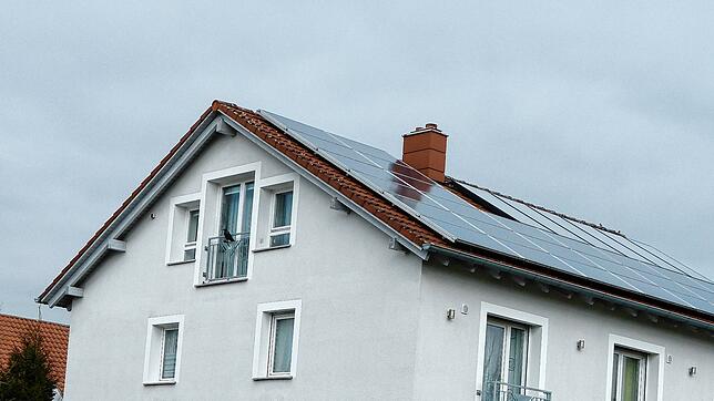 Sonnenstrom vom eigenen Dach ist auch für Privatleute immer noch eine lohnende Investition. Ganz besonders, wenn man auch eine ...