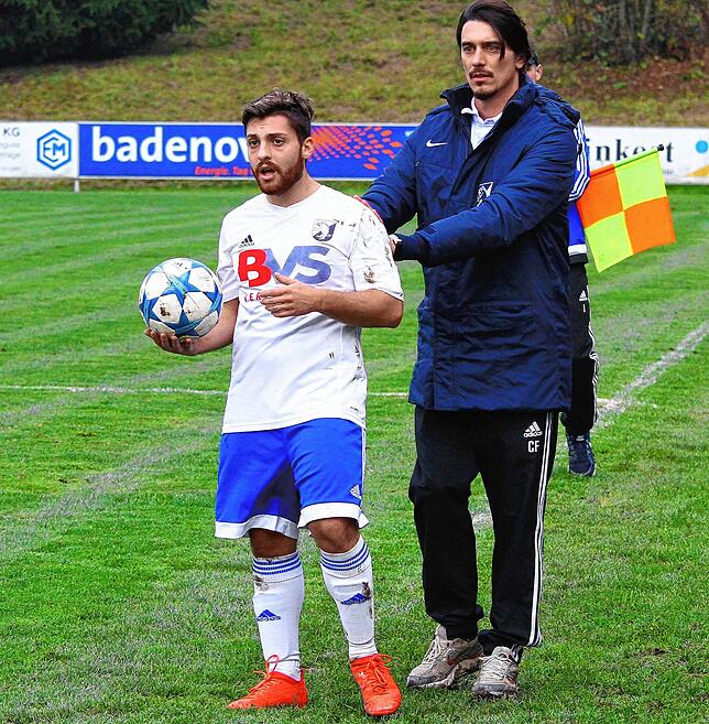 Erinnerungen: Luigi „Gino“ Lentisco im Herbst 2016 mit dem damaligen Trainer Christoph Fluck beim FC Erzingen.