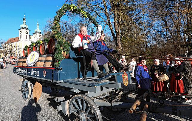 Bild 22: Tausende feiern beim Fasnachts-Umzug durch die Innenstadt