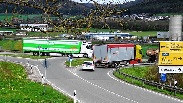 Wird er nun gebaut oder nicht? Der Kreisverkehr an der unfallträchtigen Kreuzung B&nbsp;31/L&nbsp;185 bei Kirchen-Hausen wird gebaut. ...