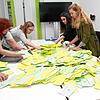 (Archivbild von 2019) Bei der EU- und Kommunalwahl 2019 haben viele Bürger auch bei Briefwahl angestimmt. Zu sehen sind die Wahlhelfer ...