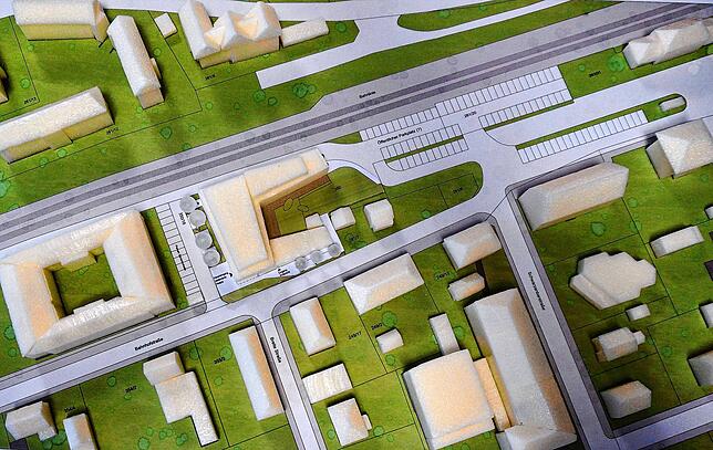 Modell des Architekturbüros Riede in Singen: Das Gebäude in der Mitte, links neben den Parkflächen, ist das zukünftige Hospiz. Bild: ...