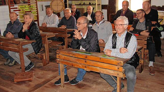 50 Jahre nach ihrer Einberufung als Wehrpflichtige in Pfullendorf trafen sich die Reservisten im Bindhaus wieder.