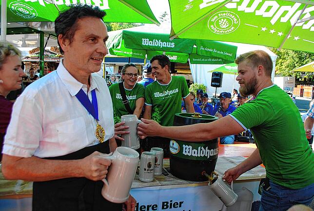 Bild 23: Hereinspaziert zur 555. Waldshuter Chilbi! Sehen Sie den Rummel von oben und unten