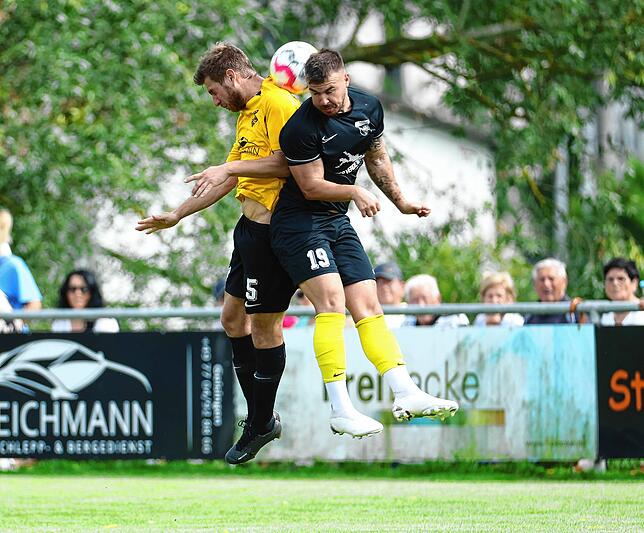 Beim FC Öhningen-Gaienhofen soll für Bader (rechts im Auftaktspiel gegen Gutmadingen) die Rückkehr in die Normalität gelingen.