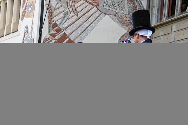Bild 2: Rathaussturm in Überlingen: Narren stürzen Oberbürgermeister – Die schönsten Bilder!