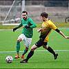 Ein Duell auf Augenhöhe: Gastgeber Bräunlingen (grün) und die SG schenkten sich gegenseitig nichts. Am Ende erzielte der FC das ...