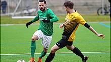 Ein Duell auf Augenhöhe: Gastgeber Bräunlingen (grün) und die SG schenkten sich gegenseitig nichts. Am Ende erzielte der FC das ...