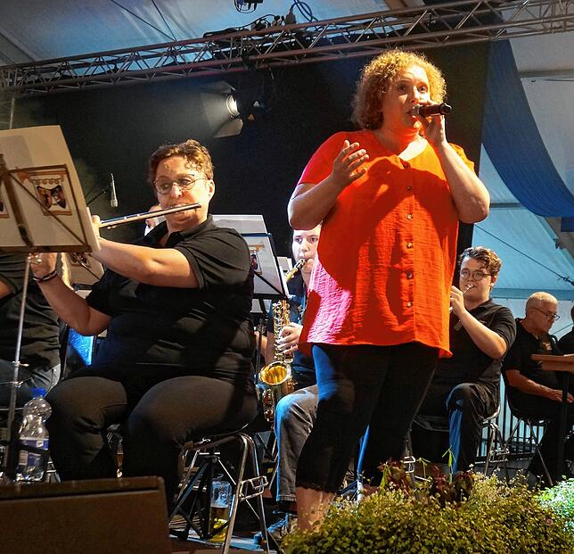 Starke Stimme: Anja Lehmann singt „Forever Young“.