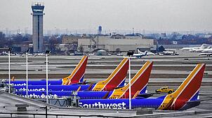 Vier Passagierflugzeuge der Southwest Airlines stehen an ihren Gates am Chicago Midway Airport. (Archivbild)