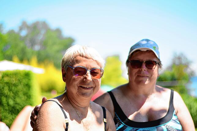 Für Uli Geisel und Monika Lang ist es in diesem Jahr der erste Strandbadbesuch am Bodensee.