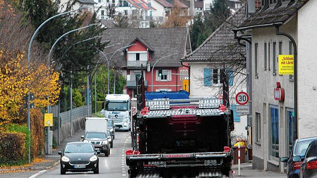 Autokolonnen, Sattelzüge, Lastwagen, Transporter sind für Anwohner der Markdorfer Ortsdurchfahrt seit zig Jahren Alltagsbelastung. Die ...