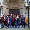 Alle Beteiligten der Vesperkirche treffen sich vor der Lutherkirche, um über das anstehende Projekt zu sprechen.