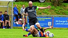 Dennis Sutera (oben) ist der neue Interims-Spielertrainer bei den Sportfreunden Owingen-Billafingen.