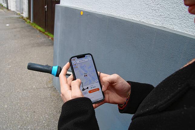 Ist ein Roller gefunden, muss man nur noch den QR-Code scannen.