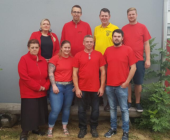 Der Festausschuss, der sich um die Organisation der Jubiläumsfeier kümmert (vorne von links): Rosmarie Ruf, Belinda Schaudt, Dietmar ...