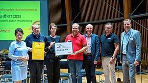 Bei der Verleihung des Musikschulpreises 2025 in Fellbach (von links): Marion Gentges, Bürgermeister Alexander Guhl, Daniela Lewin, ...