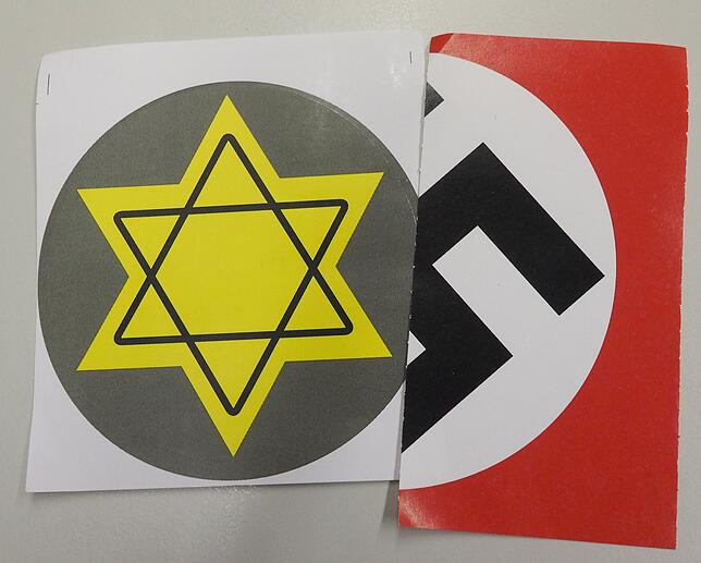 Mein Kampf in Konstanz Während der Aufführung von "Mein Kampf" am Theater Konstanz fielen diese Schnipsel von der Decke. Sie zeigen den Davidstern und ein ...