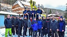 Die Gesichter der Weihnachtszauber-Helfer strahlen beim Fototermin für den Medienpartner SÜDKURIER: Für ihren Einsatz gab es den Dank ...