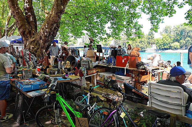 Bild 2: Der Flohmarkt geht in den Endspurt: Konstanz und Kreuzlingen sind voll mit begeisterten Besuchern