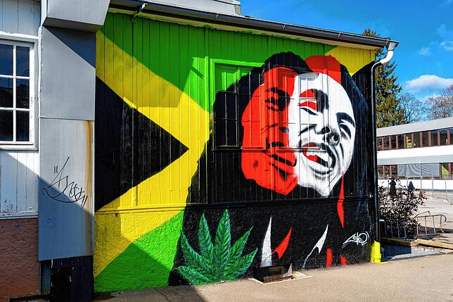 Die Reggae-Ikone Bob Marley hat zwar nie eine Schallplatte im Saba-Tonstudio der Familie Brunner-Schwer aufgenommen, zur Hifi-Zeit passt ...
