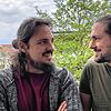 Die Brüder Simon und Lukas Beier schreiben auch gemeinsam Bücher und tauschen sich regelmäßig über ihre Projekte aus.
