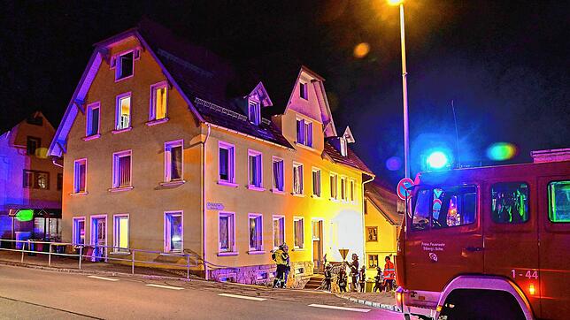 In den frühen Morgenstunden des Dienstags rückt die Feuerwehr Triberg zu einem Brandalarm in Nußbach aus. Vor Ort wurde Rauchentwicklung ...