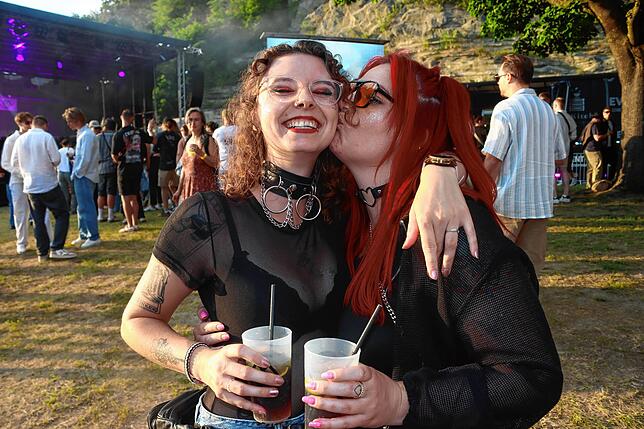 Bild 14: 1000 Besucher feiern eine Beachparty im Uferpark