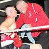Comeback: Patrick Loewert vom BR Klettgau stieg erstmals nach acht Jahren wieder in den Ring. Hier gibt es Anweisungen von Trainer ...